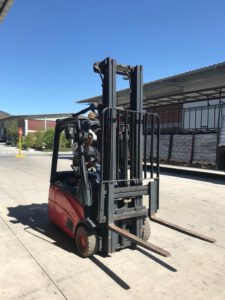 Grúa Horquilla Eléctrica trifásica Cap.1600 kg